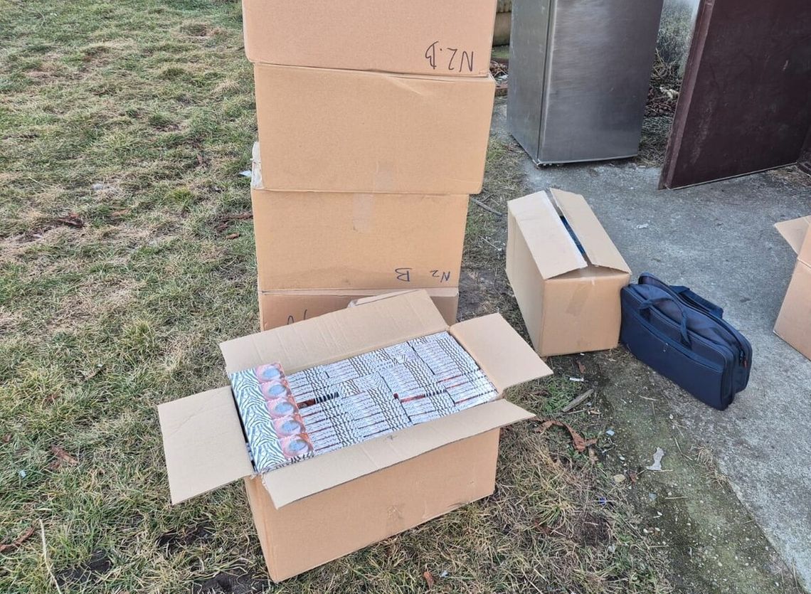 Kilka tysięcy paczek nielegalnych papierosów zabezpieczone przez policję