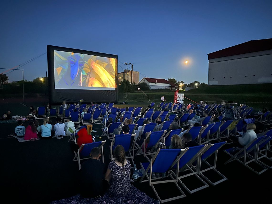 Kino pod gwiazdami. Plenerowe seanse filmowe tym razem w Rusinowie i Jastrzębiu