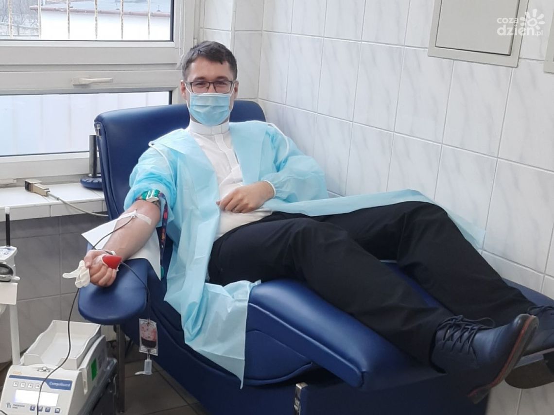 Klerycy oddali osocze 