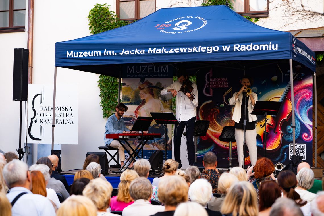Klimatyczny jazz na zabytkowym dziedzińcu. Lato z ROKiem