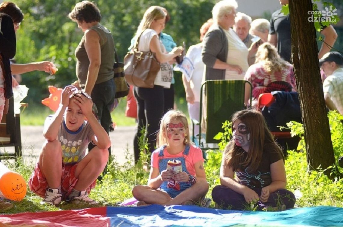 "Kocykowe Miasteczko" i "Wesołe Piątki" "Kocykowe Miasteczko" i "Wesołe Piątki"