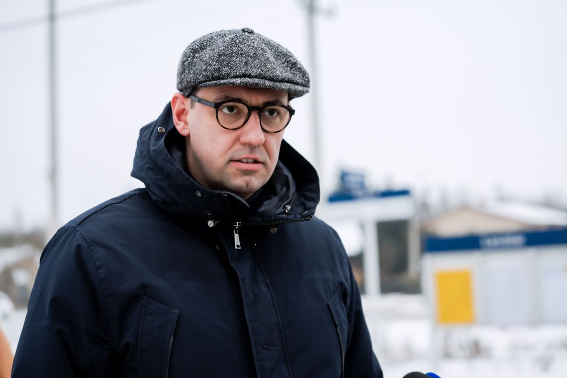 Nowy parking Park & Ride w Lesiowie i kolejne pociągi do Warszawy – bezpieczeństwo pieszych w centrum uwagi