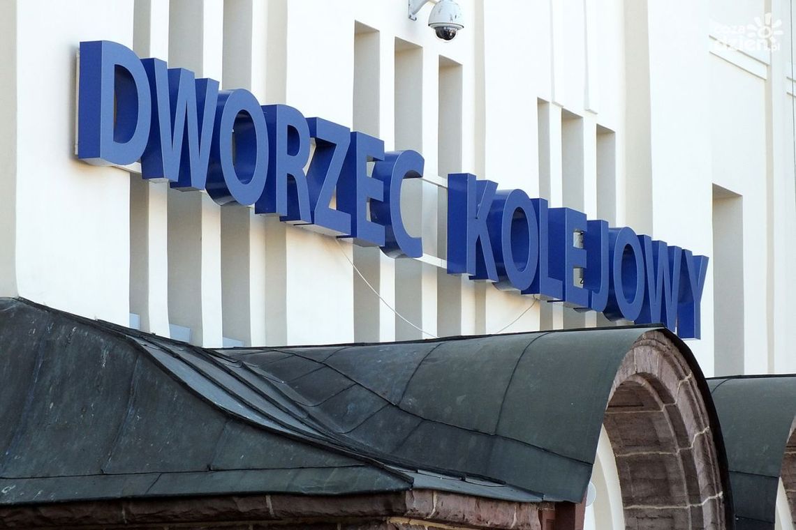 Koleją na majówkę