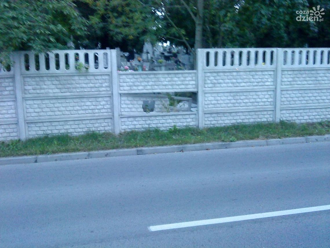 Kolejna dewastacja ogrodzenia cmentarza!