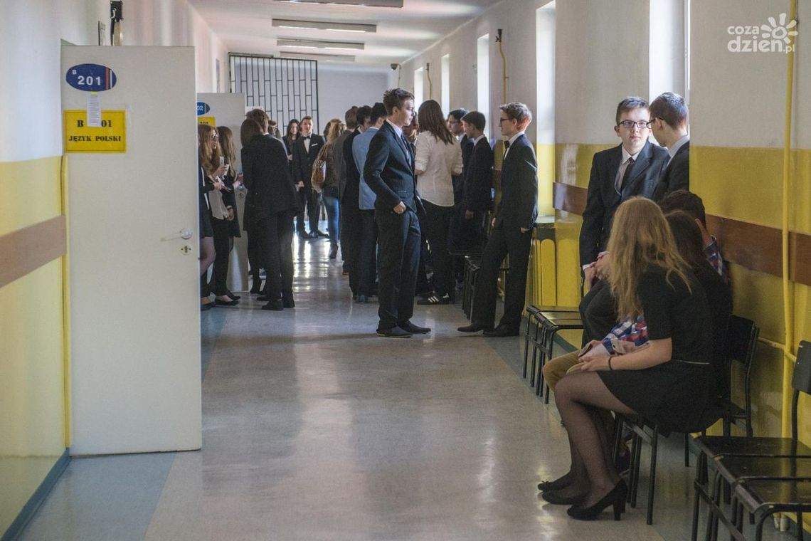 Kolejne placówki odstępują od strajku