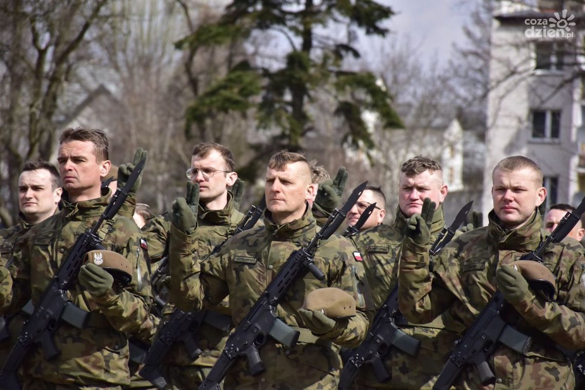 Kolejni ochotnicy dołączyli do Wojsk Obrony Terytorialnej