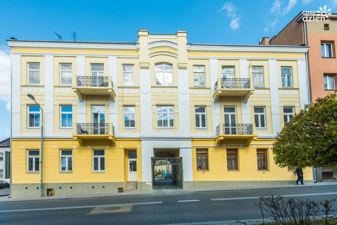 Kolejny budynek w centrum Radomia z nową elewacją