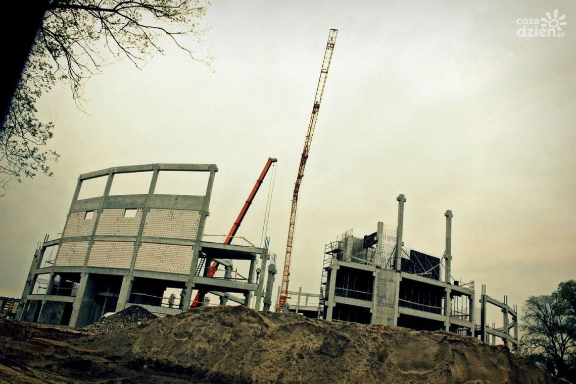Kolejny miesiąc budowy hali sportowej (GALERIA) Kolejny miesiąc budowy hali sportowej (GALERIA)