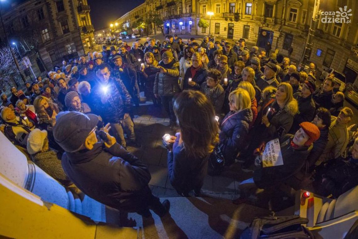 Kolejny protest przed radomskim sądem