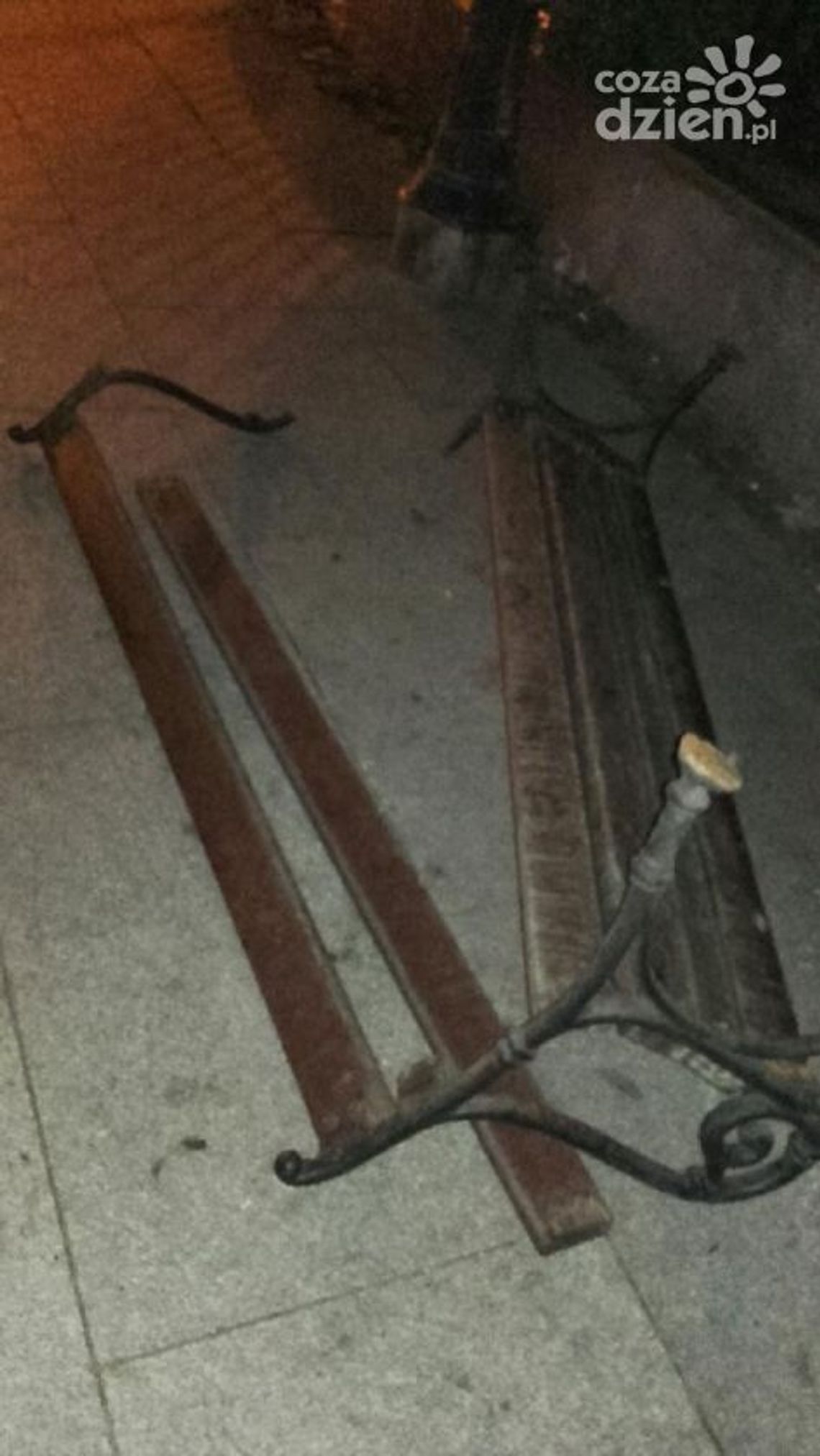 Kolejny wandal na placu Konstytucji 3 Maja 