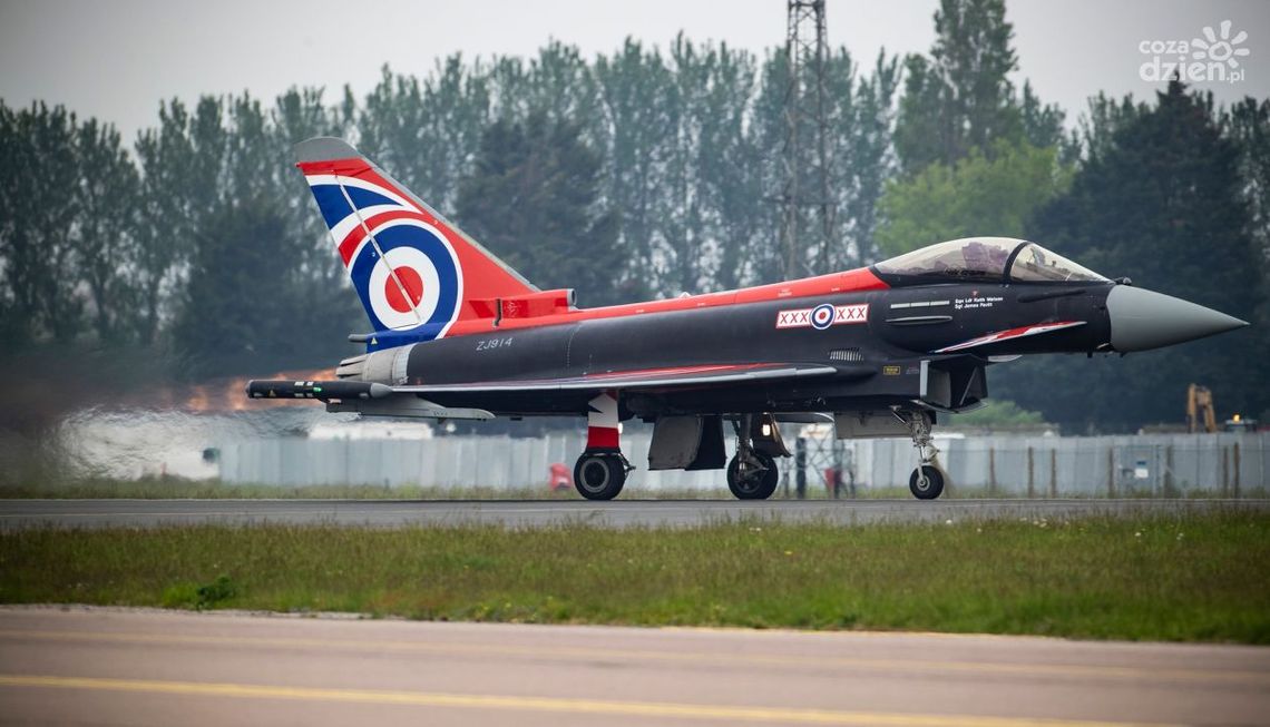 Kolejny widowiskowy pokaz na Air Show Kolejny widowiskowy pokaz na Air Show