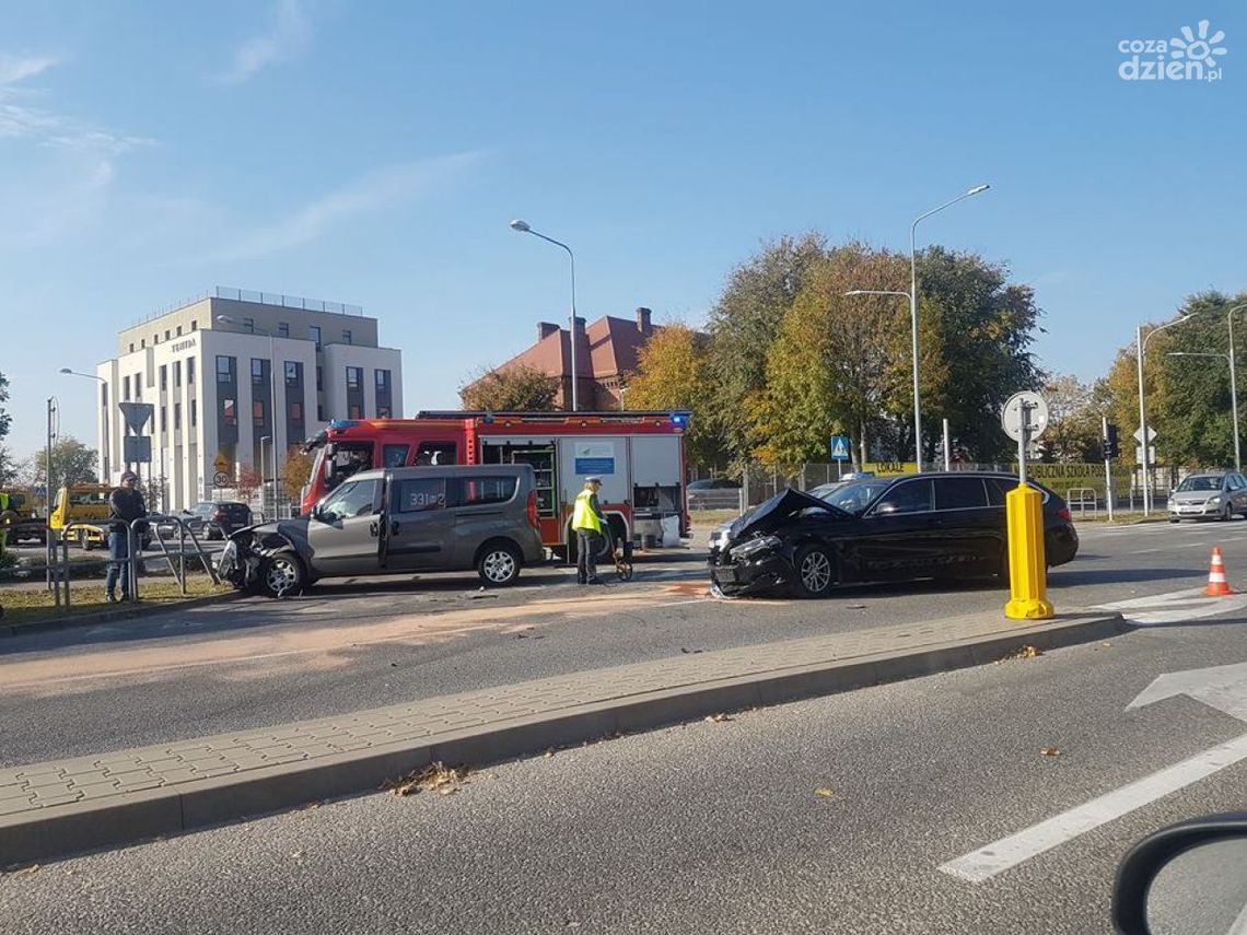 Kolizja dwóch aut przy ul. Warszawskiej