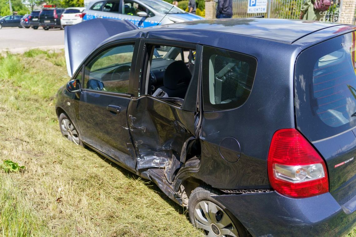 Kolizja w Skaryszewie. Sprawca uciekł z miejsca zdarzenia