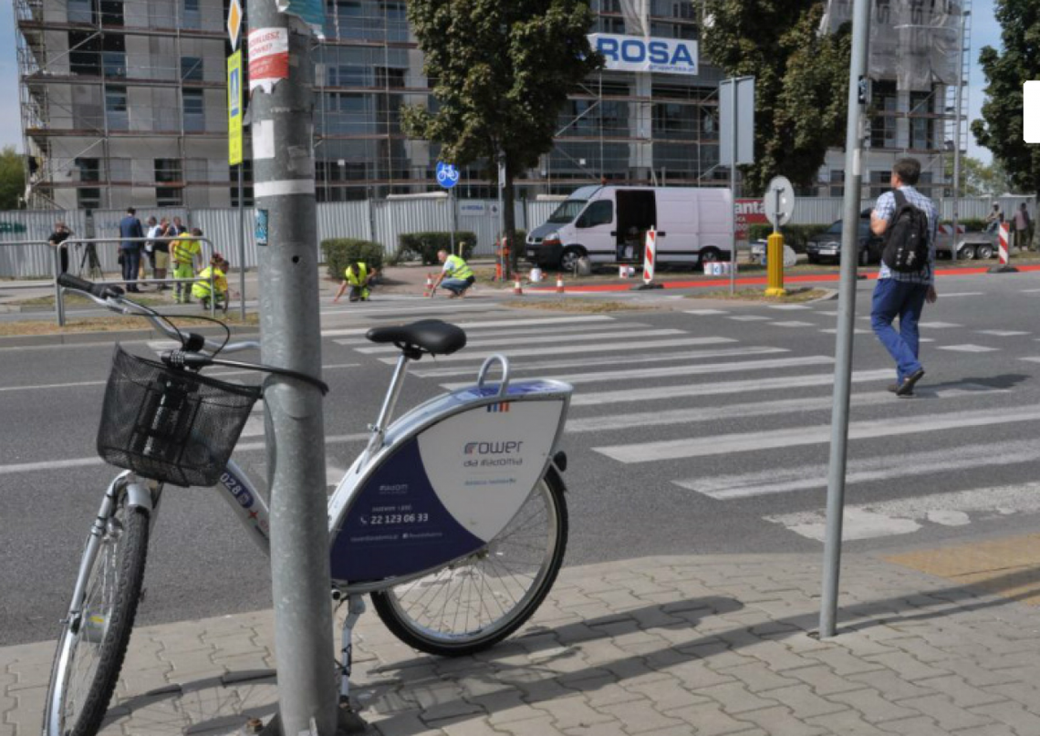 Kolorowa farba i "kocie oczka" Kolorowa farba i "kocie oczka"