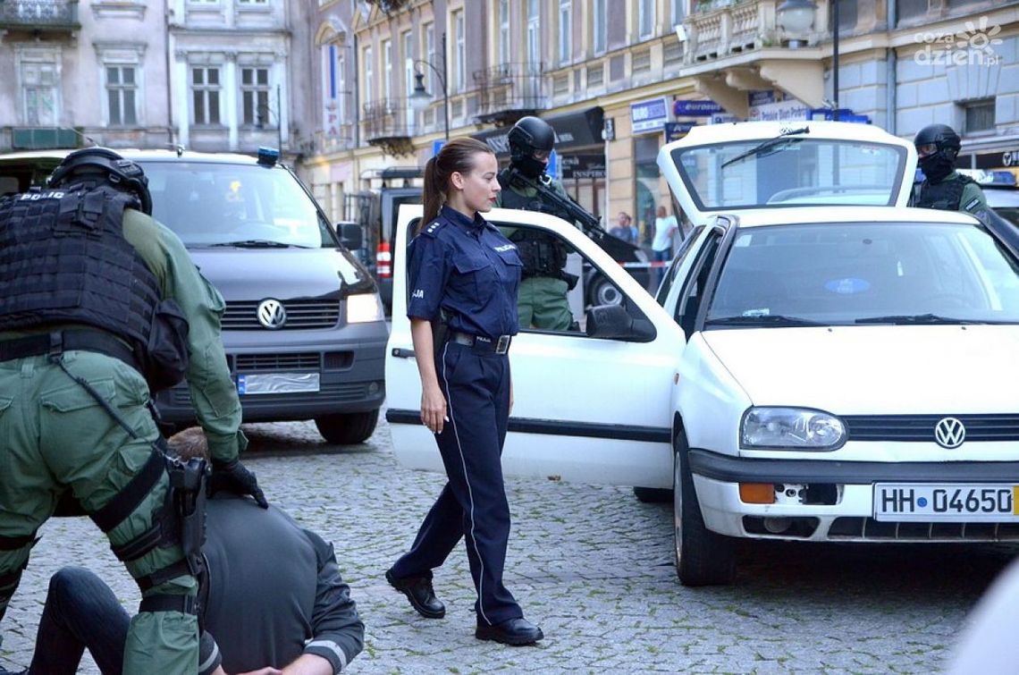 Komisarz Anna Mucha na filmowym planie! Komisarz Anna Mucha na filmowym planie!