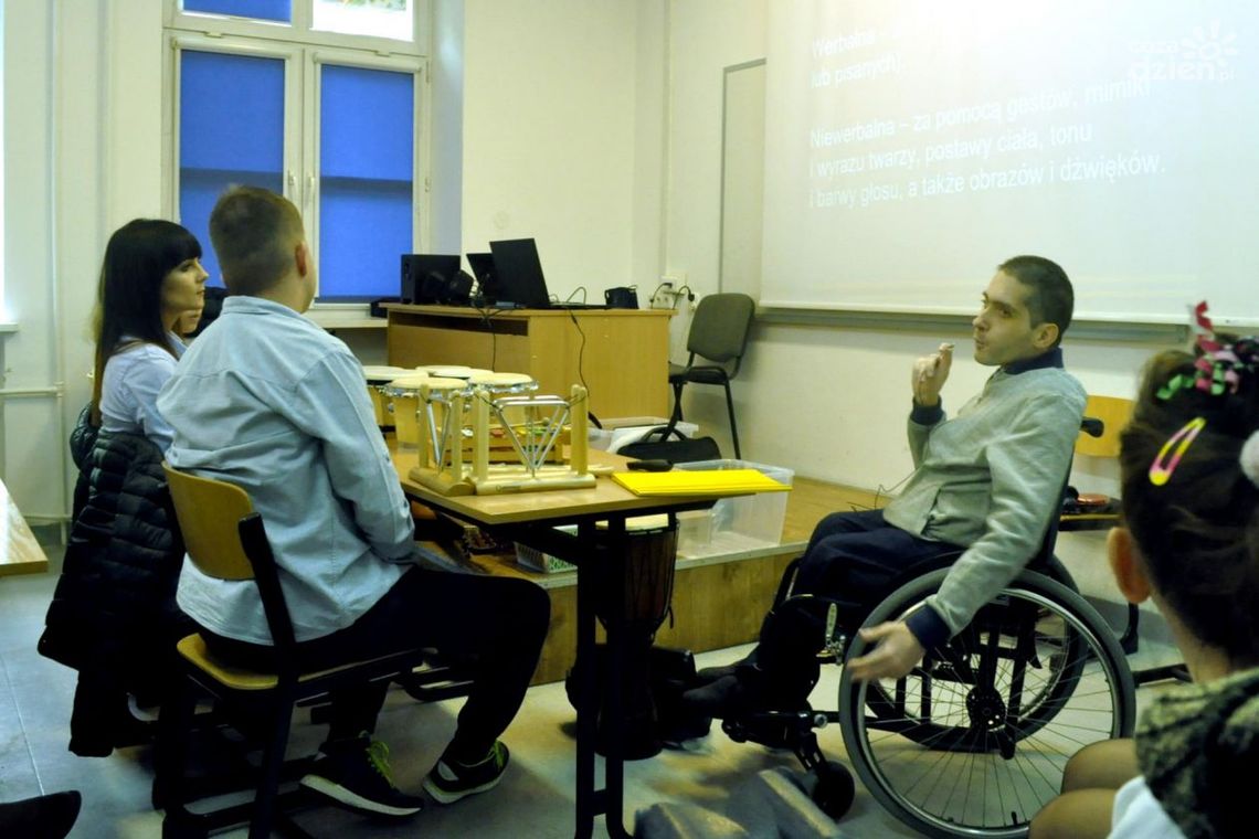 Komunikacja alternatywna na UTH Komunikacja alternatywna na UTH