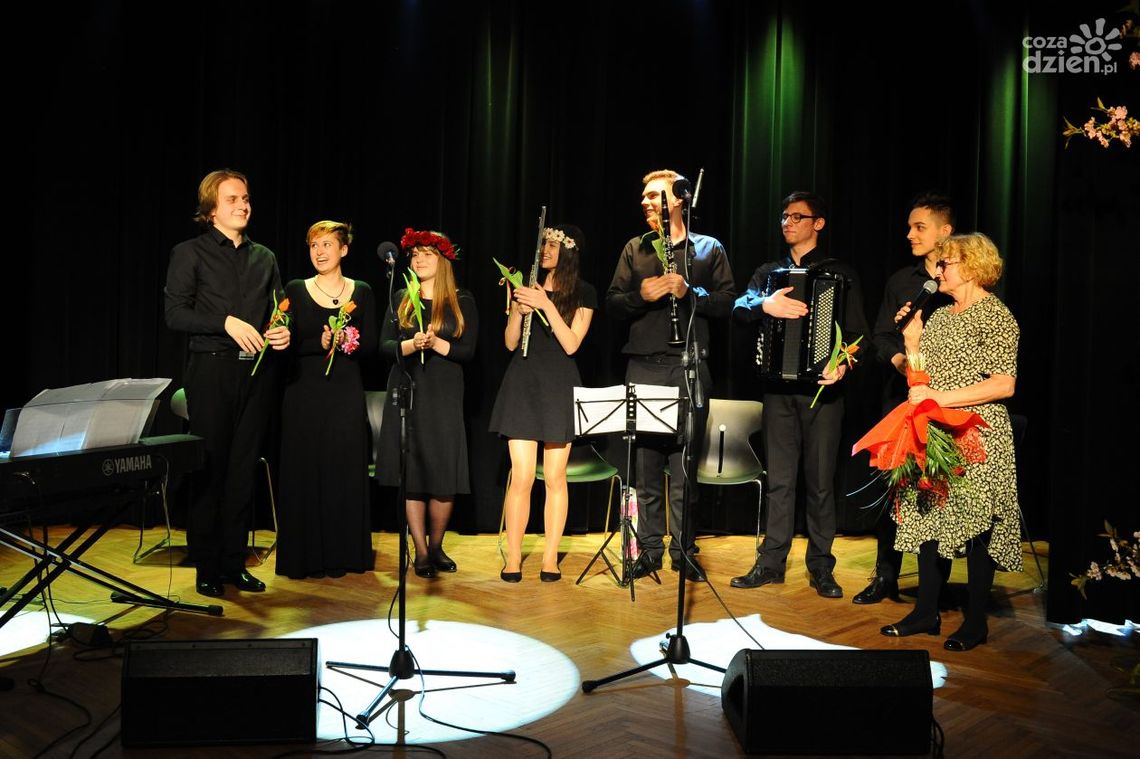 Koncert Wiosenny w Szydłowcu Koncert Wiosenny w Szydłowcu