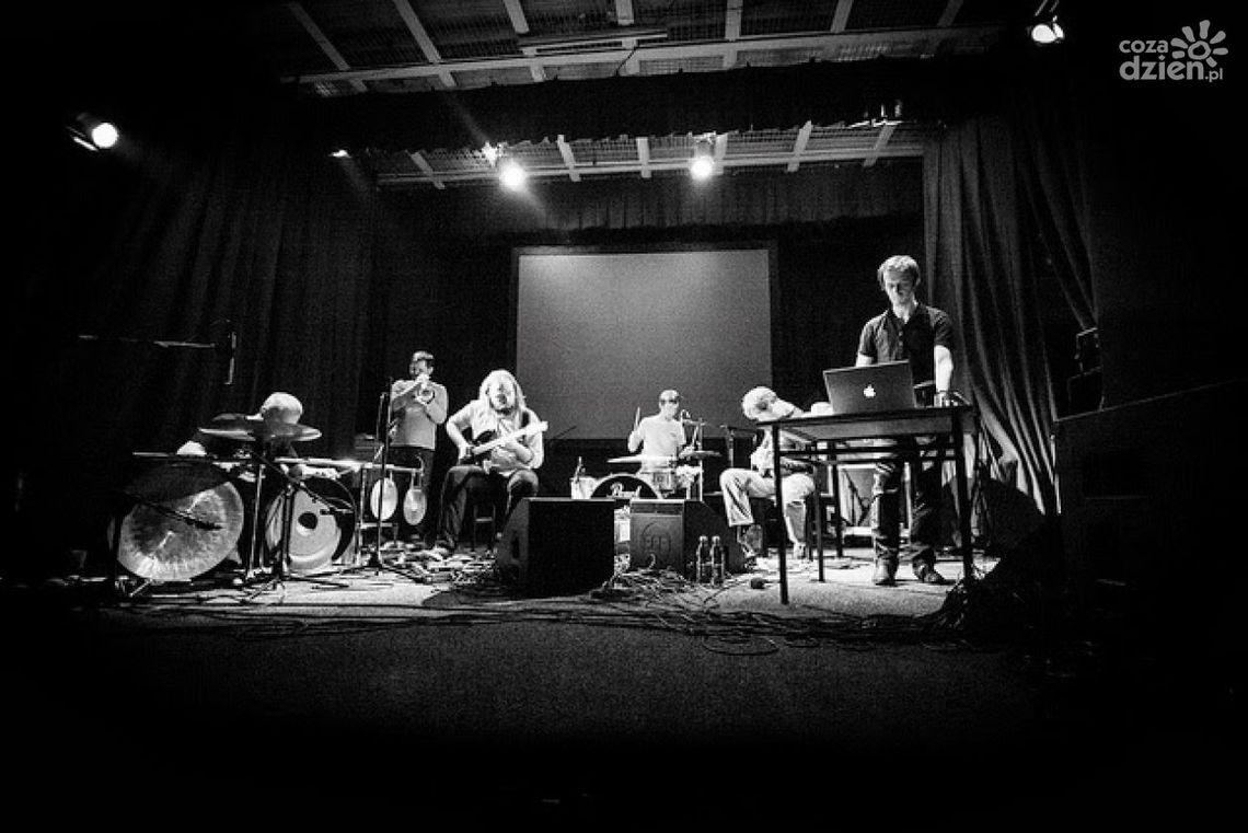 Koncert zespołu Innercity Ensemble w Czytelni Kawy