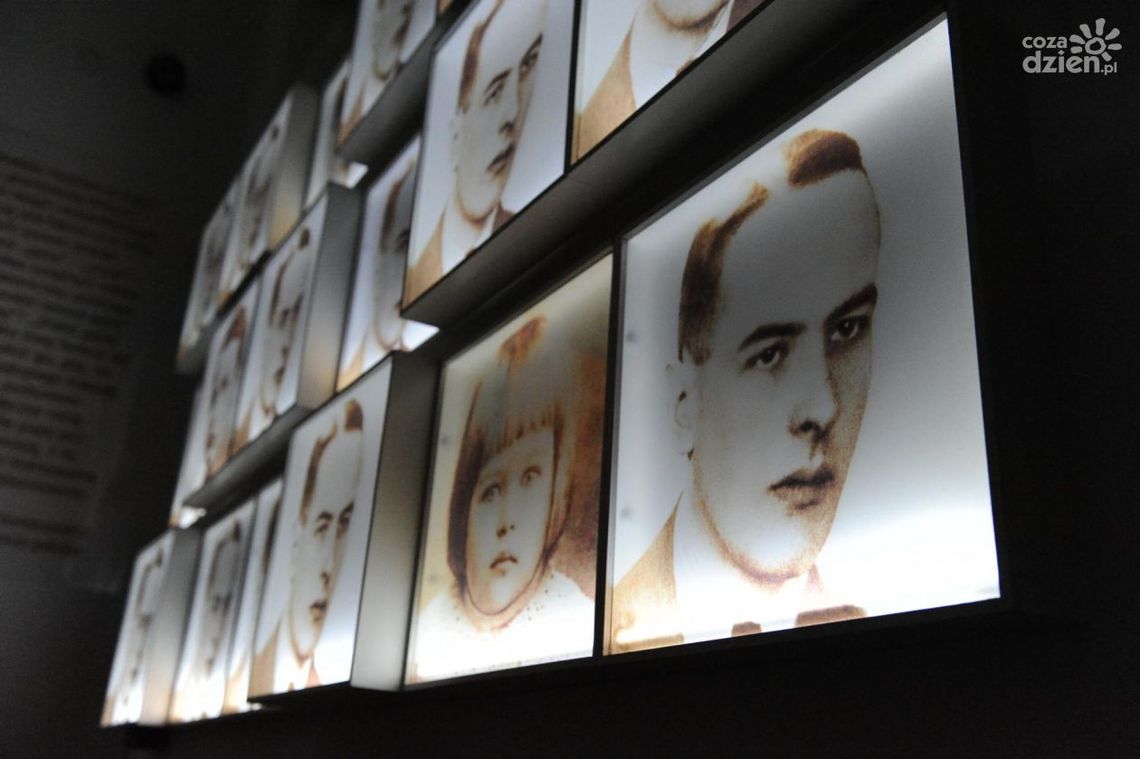 Koniec i bomba. A kto (nie)czytał ten trąba