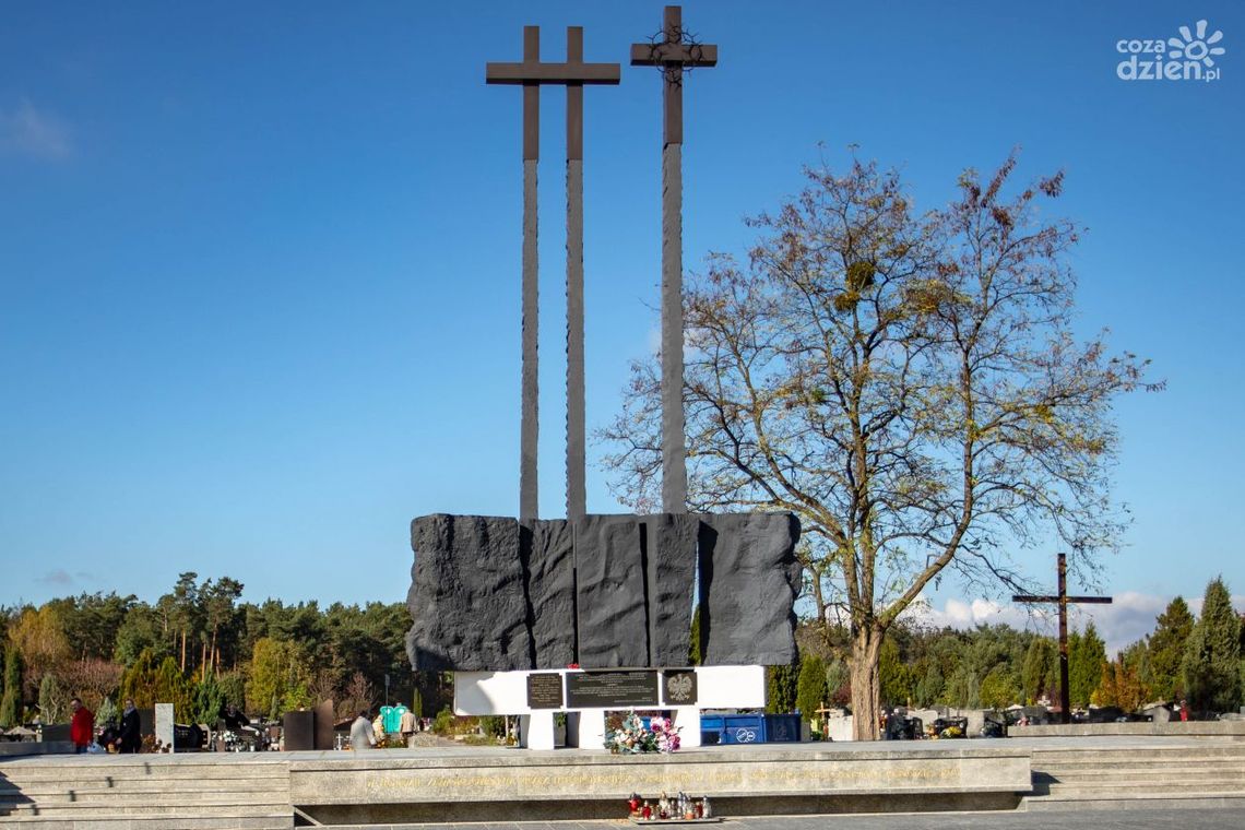 Koniec remontu pomnika i kwater wojennych na Firleju