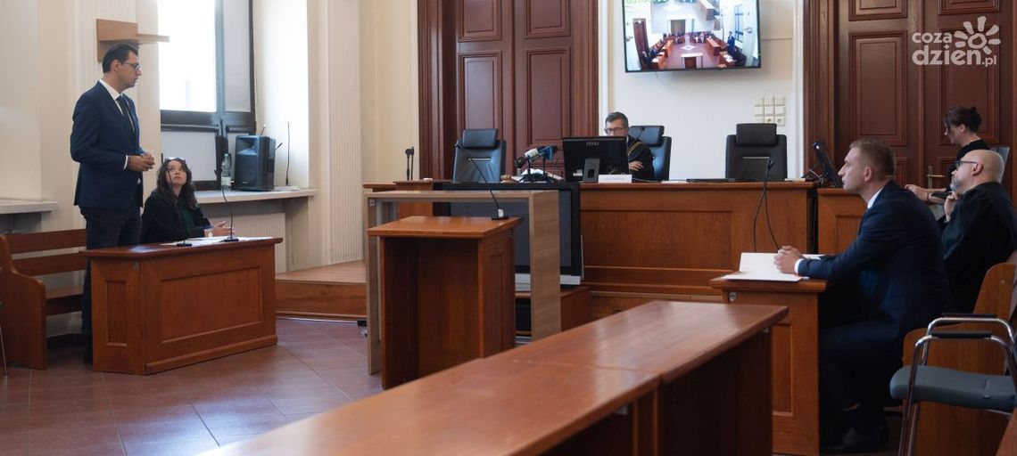 Konrad Frysztak pozwał Roberta Bąkiewicza. Wyroku na razie nie ma Konrad Frysztak pozwał Roberta Bąkiewicza. Wyroku na razie nie ma