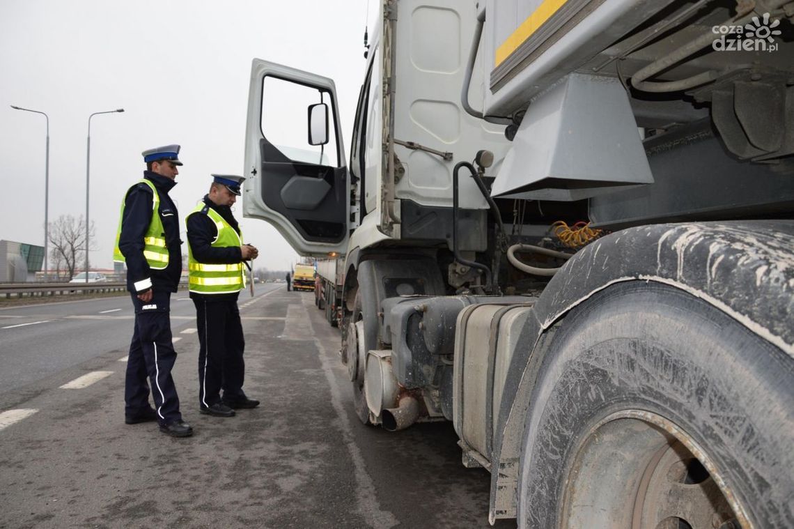 Kontrolowali autobusy i ciężarówki
