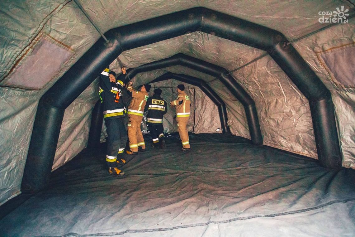 Koronawirus. Specjalne namioty przed szpitalem