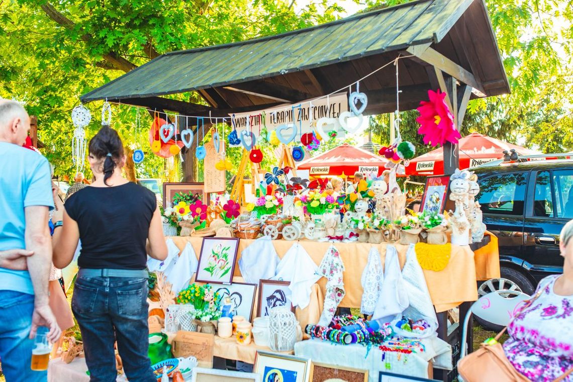 Koronka, rzeźba i haft