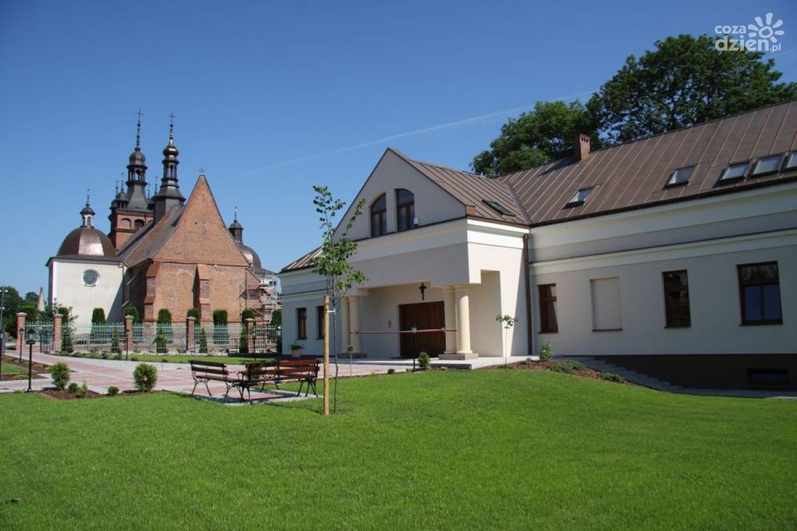 Kościół i plebania w Zwoleniu zamknięte przez koronawirusa Kościół i plebania w Zwoleniu zamknięte przez koronawirusa