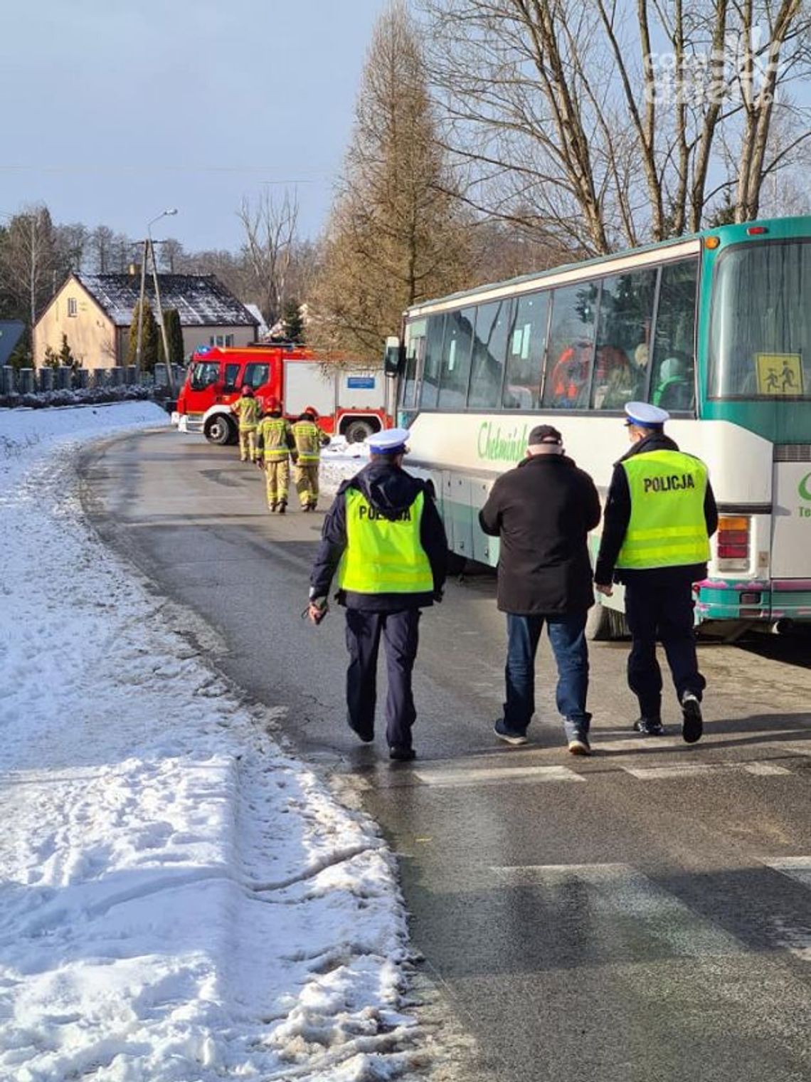 Kosów. Autokar z dziećmi zderzył się z osobówką