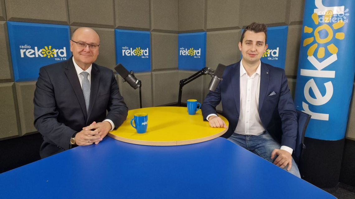 Kosztowniak: Tuskowi lepiej idzie palenie cygar i granie w piłkę, niż rządzenie Kosztowniak: Tuskowi lepiej idzie palenie cygar i granie w piłkę, niż rządzenie