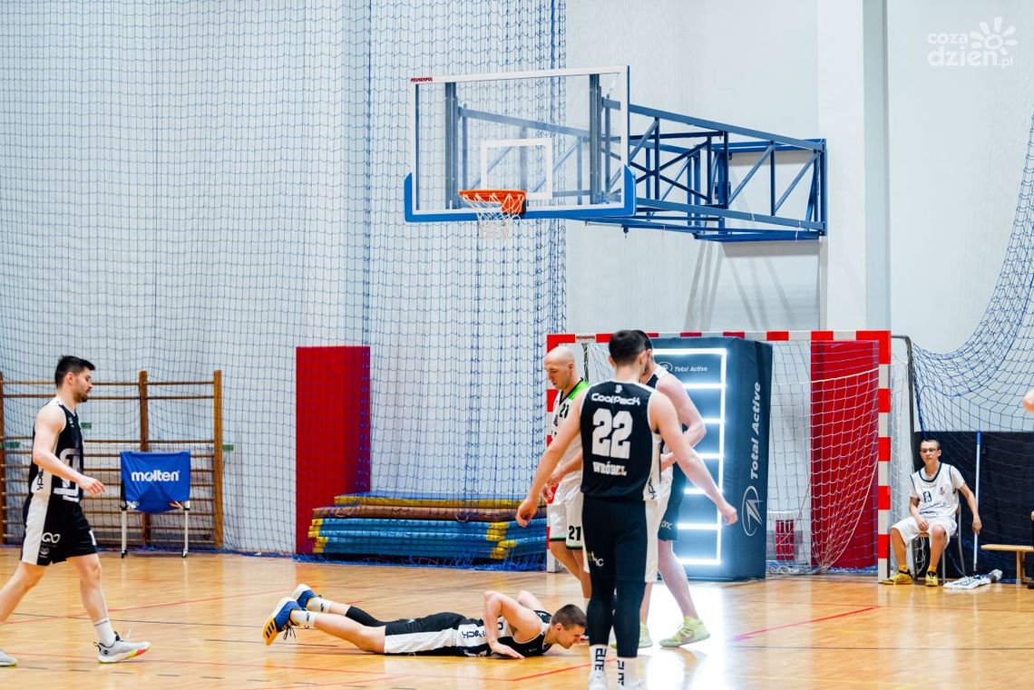 Koszykarski mecz inny niż wszystkie. Kolejarz Basket Radom zapisał się w historii