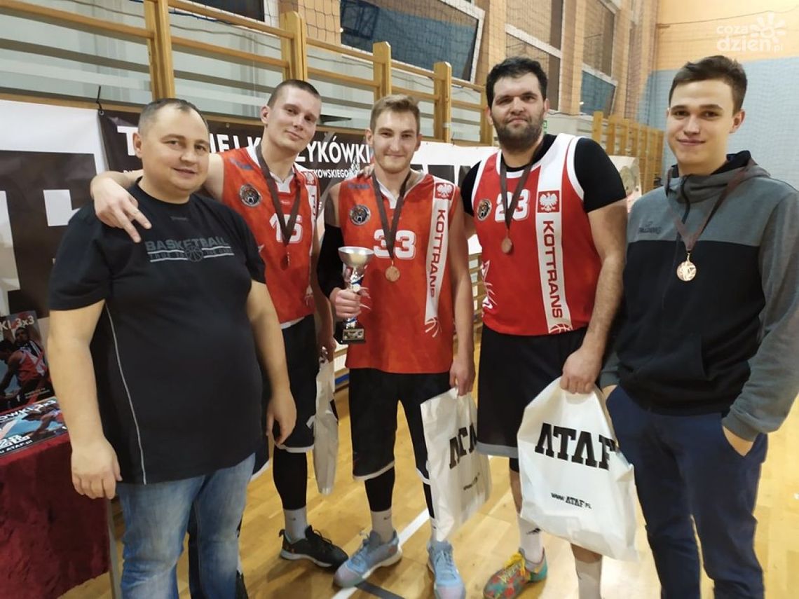 Koszykarze amatorzy z Radomia z trzecim wynikiem we Lwowie Koszykarze amatorzy z Radomia z trzecim wynikiem we Lwowie