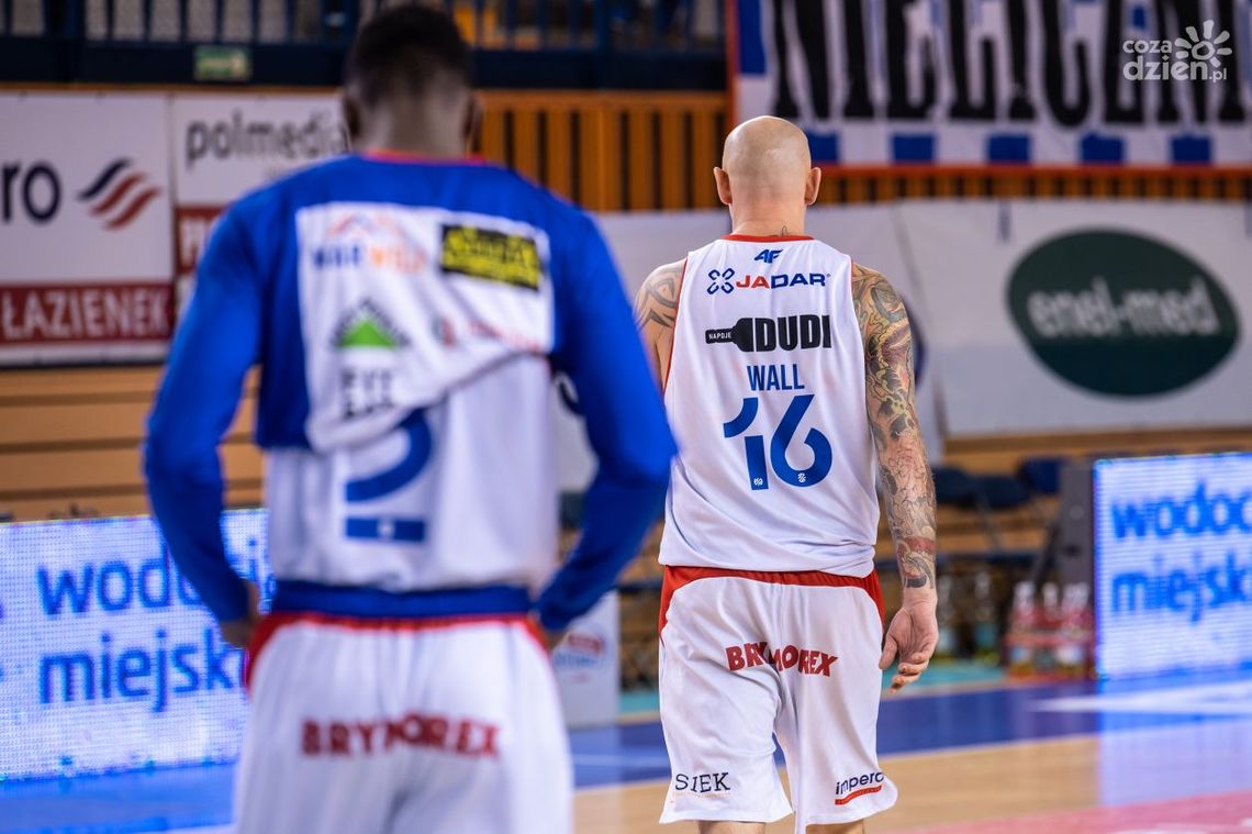 Koszykarze HydroTrucku wciąż blisko dna. Tym razem przegrali w Warszawie z Legią