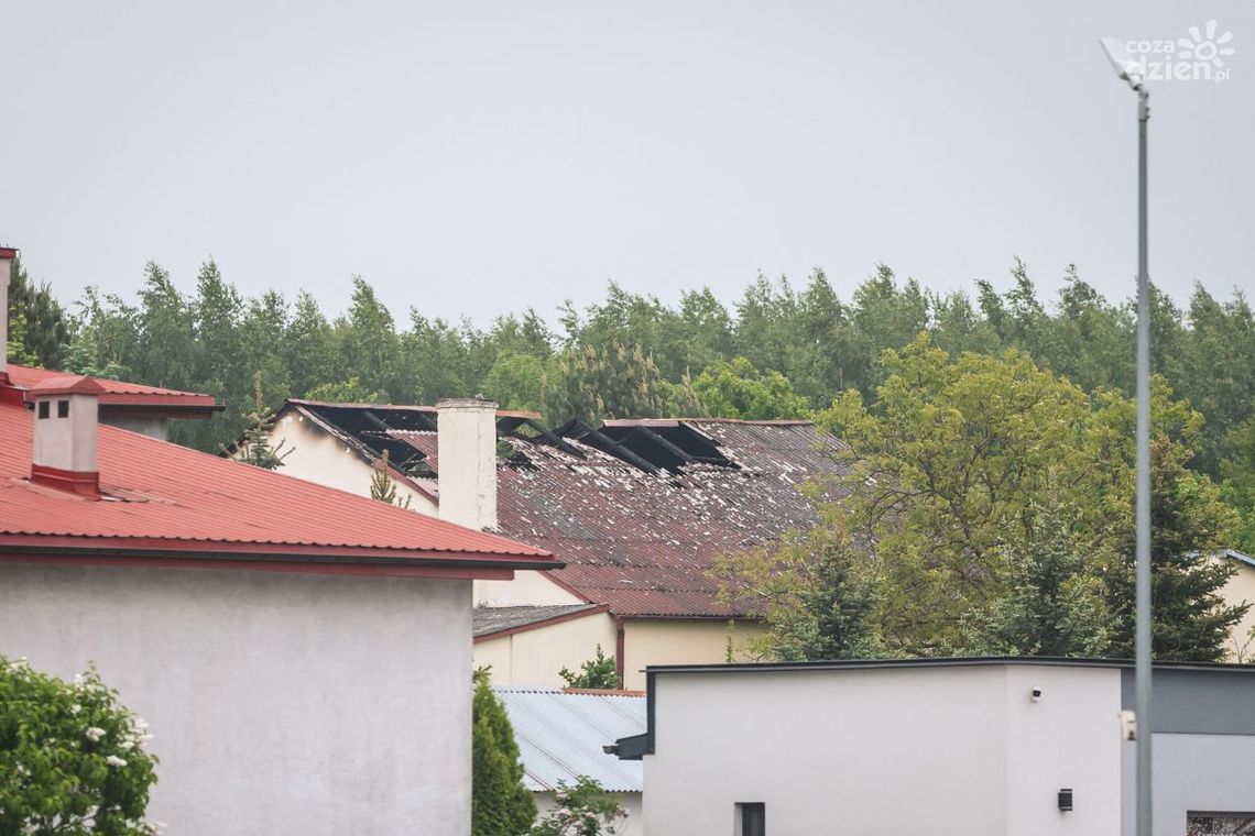 Kotarwice. Spłonęła część dachu sali weselnej