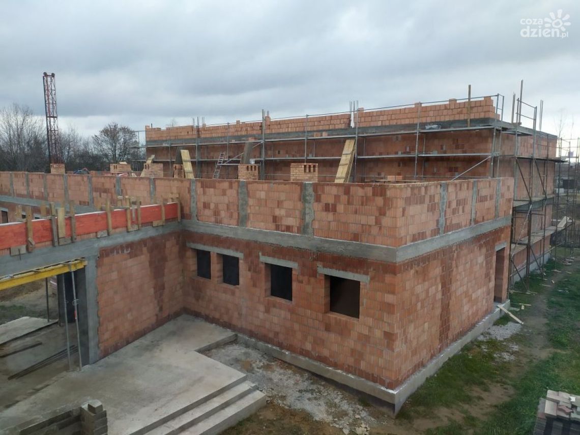 Kowala. Sprawdź postępy w budowie sali gimnastycznej w Młodocinie Mniejszym