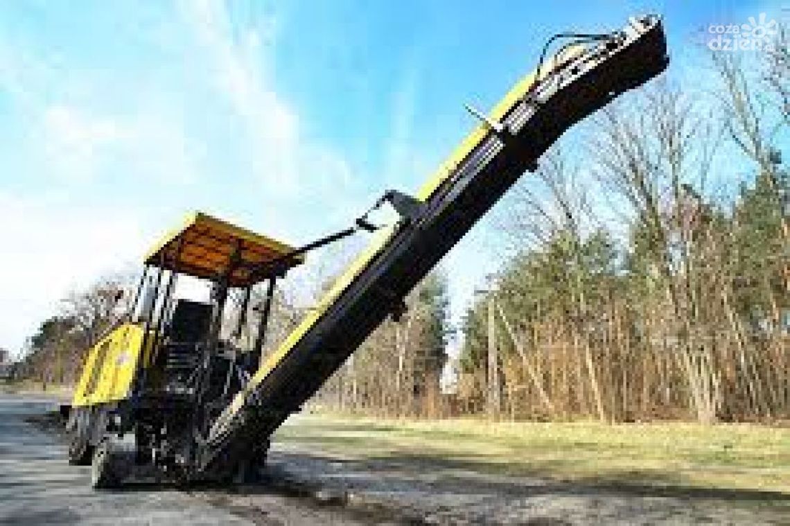 KOWALA: W gminie remontuje się drogi KOWALA: W gminie remontuje się drogi