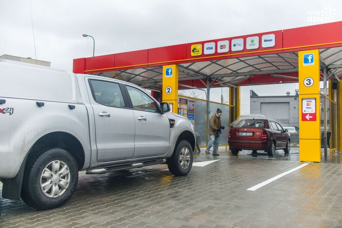 Kozienice. Mężczyzna zasłabł na myjni, tylko jedna osoba pomogła