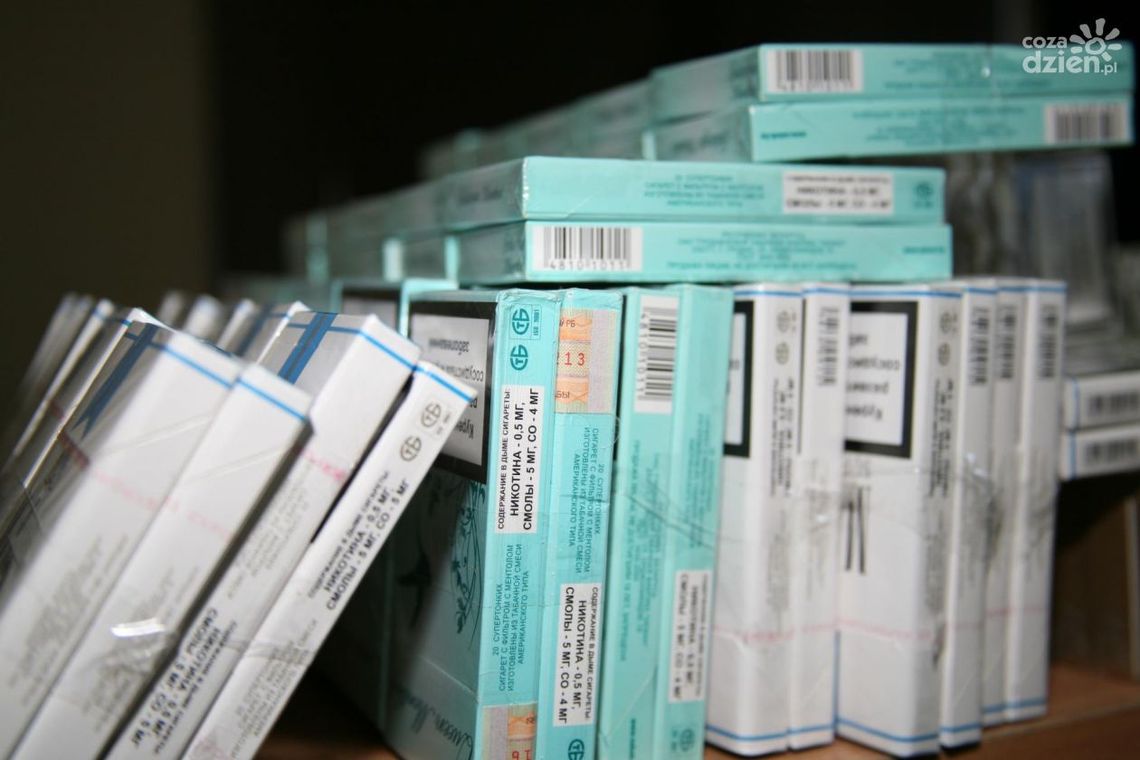 Kozienice. Przewoziła 3 tys. paczek nielegalnych papierosów