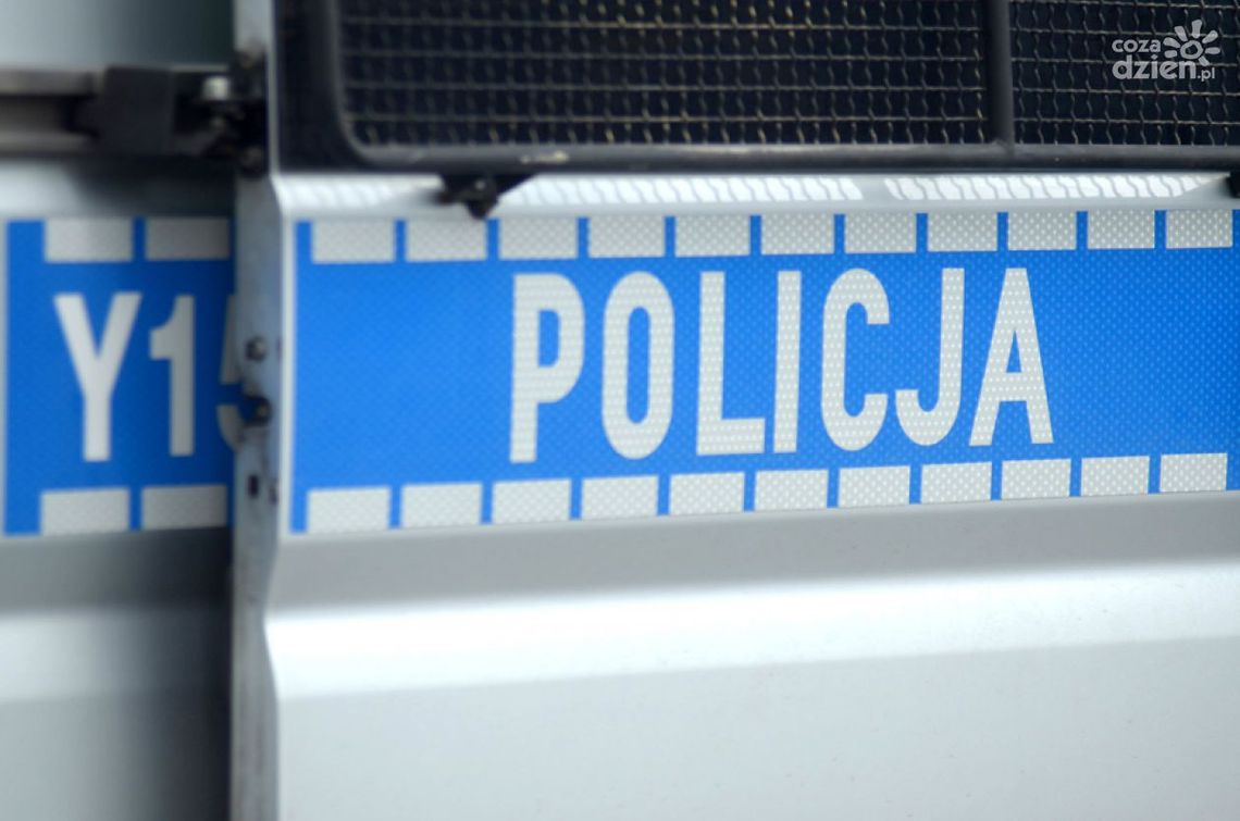 Kozienice. Samochód wjechał pod pociąg Kozienice. Samochód wjechał pod pociąg