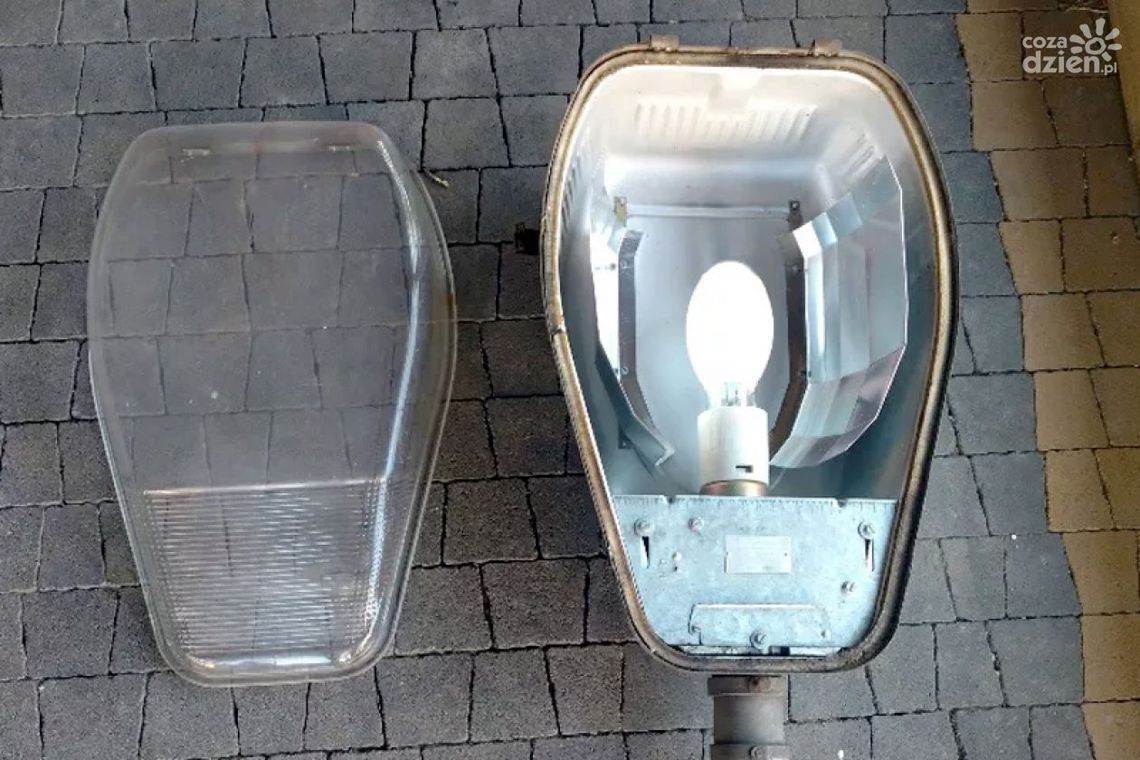 Kozienice. Trwa konserwacja oświetlenia Kozienice. Trwa konserwacja oświetlenia