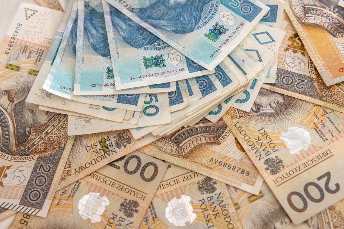 Kredyt gotówkowy na 10 tys. zł – jaka rata? Gdzie poszukiwać ofert?