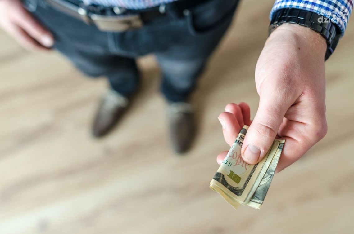 Kredyt gotówkowy przez internet, czyli sposób na gotówkę bez wychodzenia z domu! Kredyt gotówkowy przez internet, czyli sposób na gotówkę bez wychodzenia z domu!