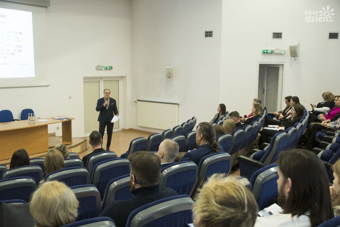 Kreuj swoją przyszłość z wykorzystaniem metod FORESIGHT Kreuj swoją przyszłość z wykorzystaniem metod FORESIGHT