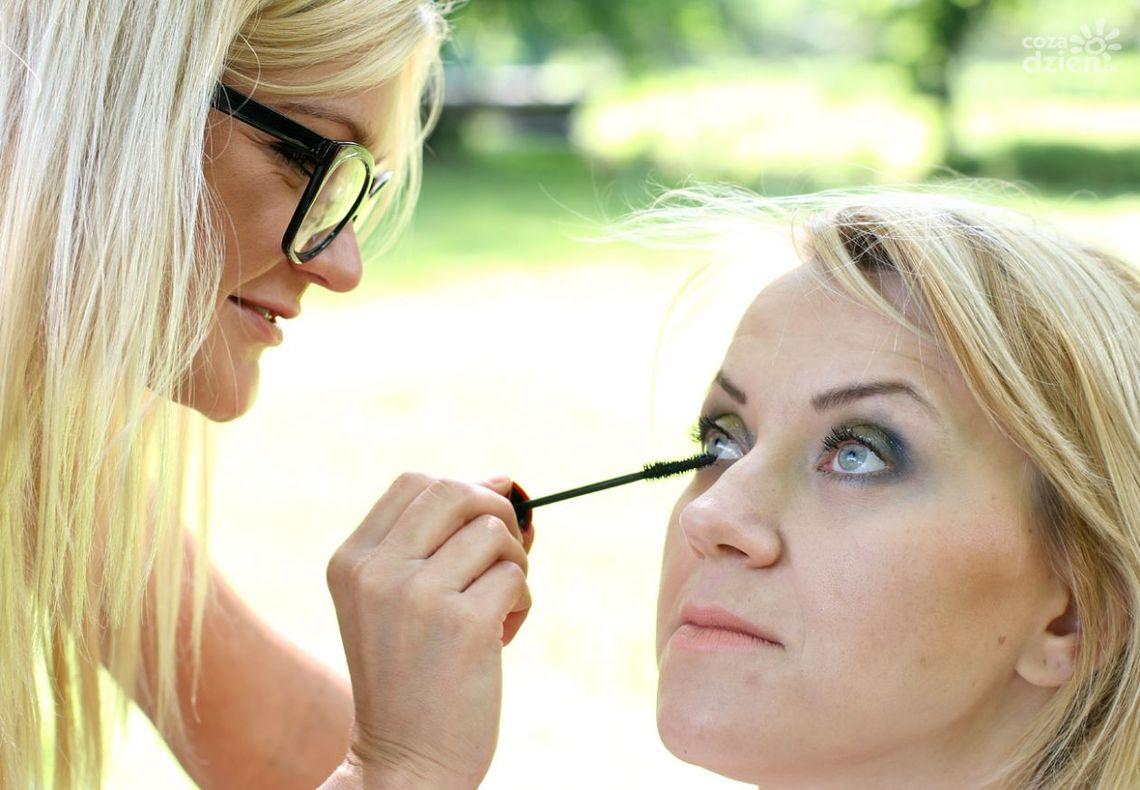 Krok po kroku makijaż dla "świadkowej"