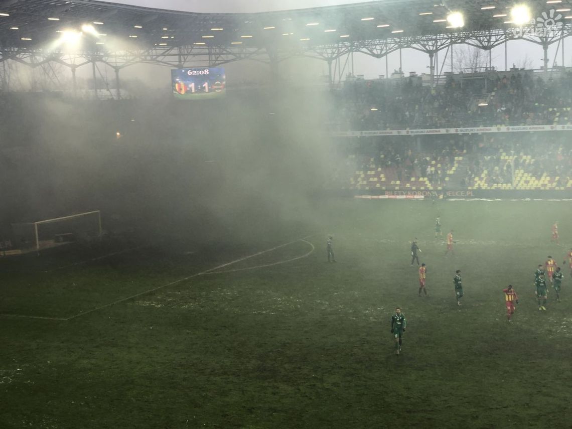 Krwawa święta wojna. Bijatyka kibiców Korony Kielce i Radomiaka Radom! Są zatrzymani