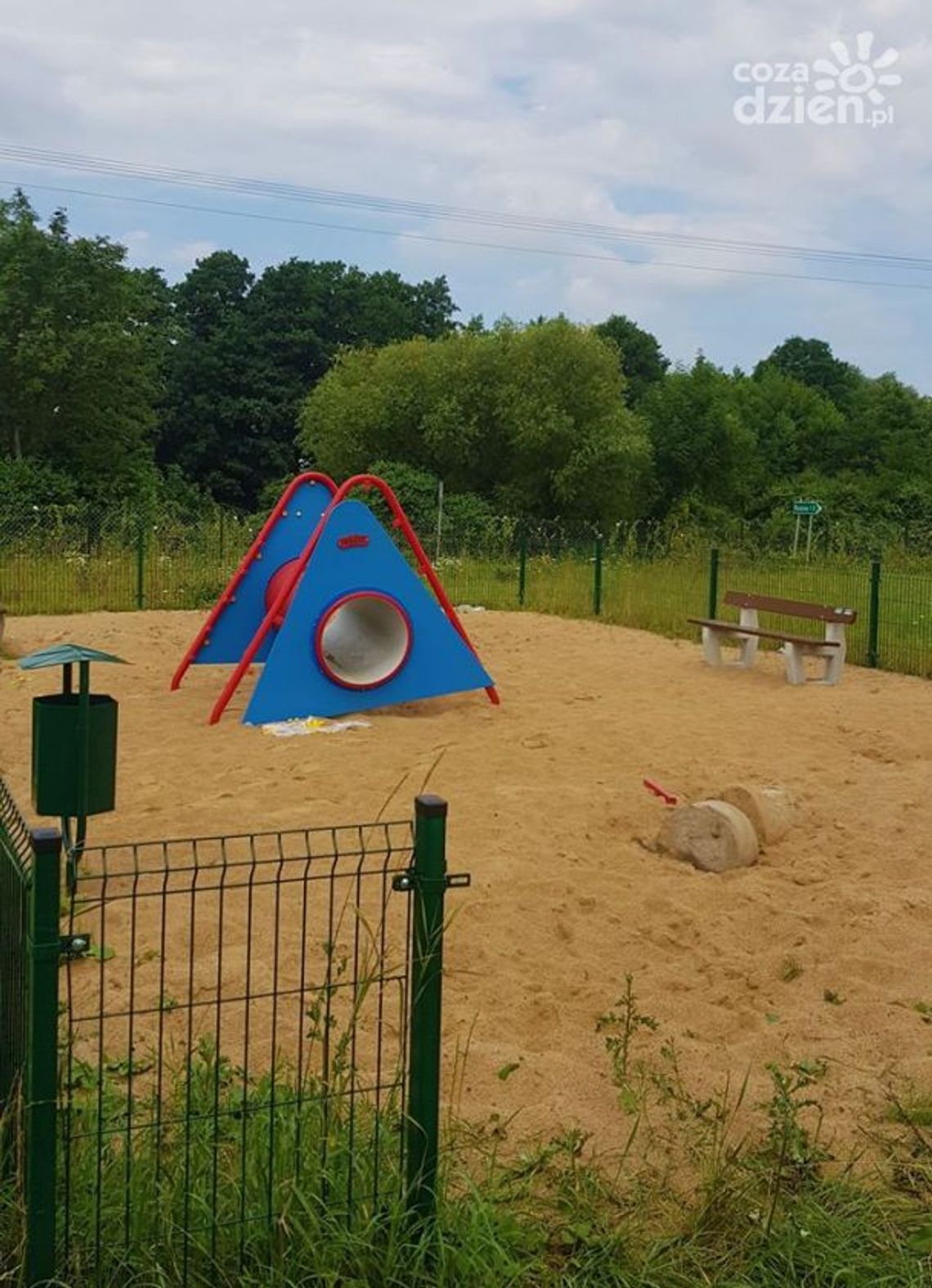 Krzyszkowice. Okradli plac zabaw