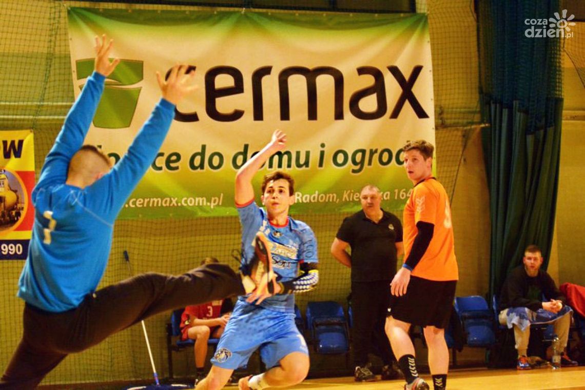 KS Uniwersytet gromi Włókniarza