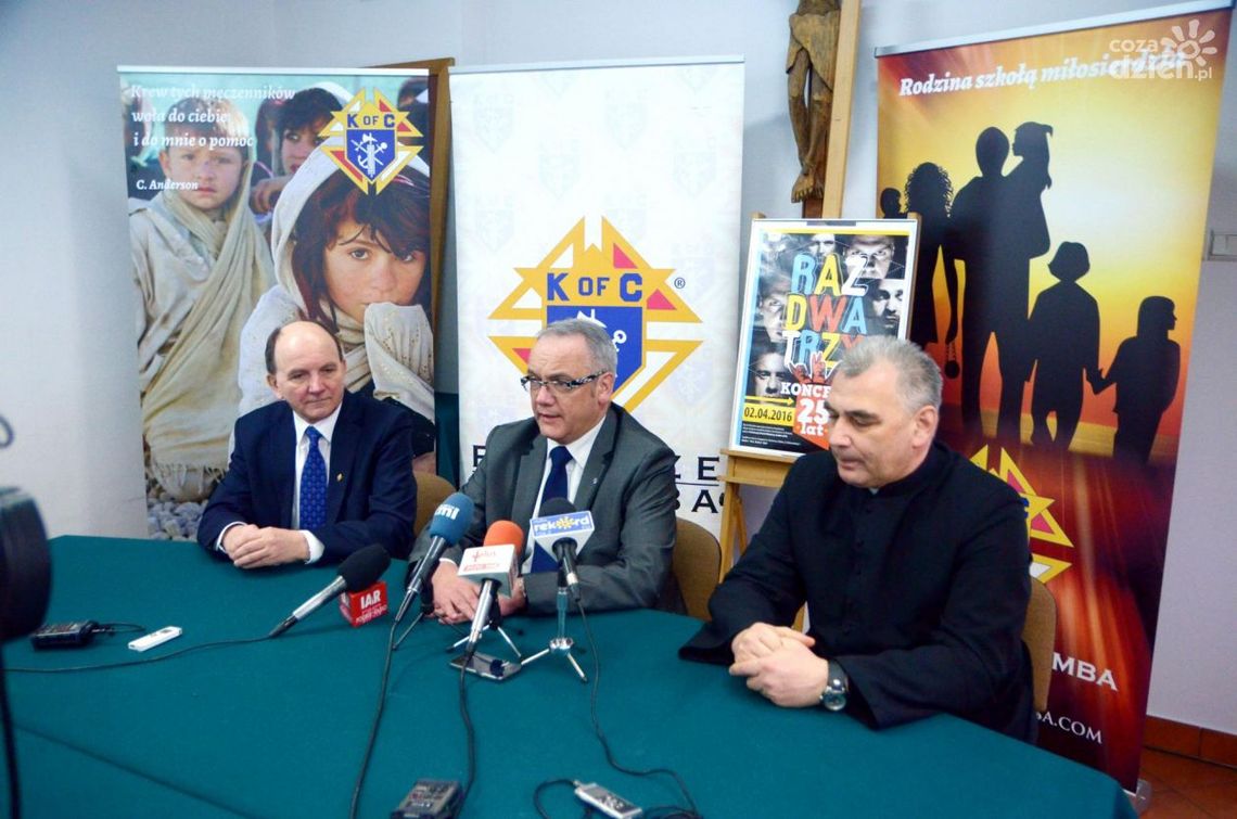 ks. Wiesław Lenartowicz i Maciej Zwierzyński - rozmowa w studiu lokalnym Radia Rekord