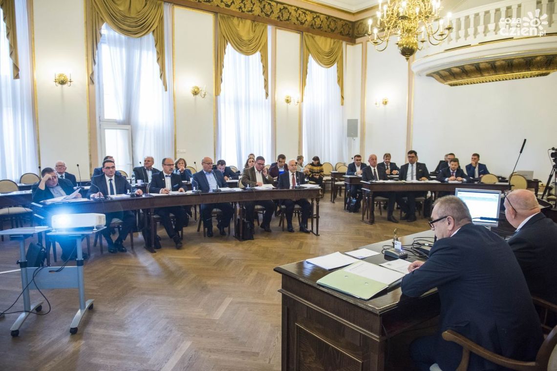 Kto jest debilem, a kto bęcwałem?